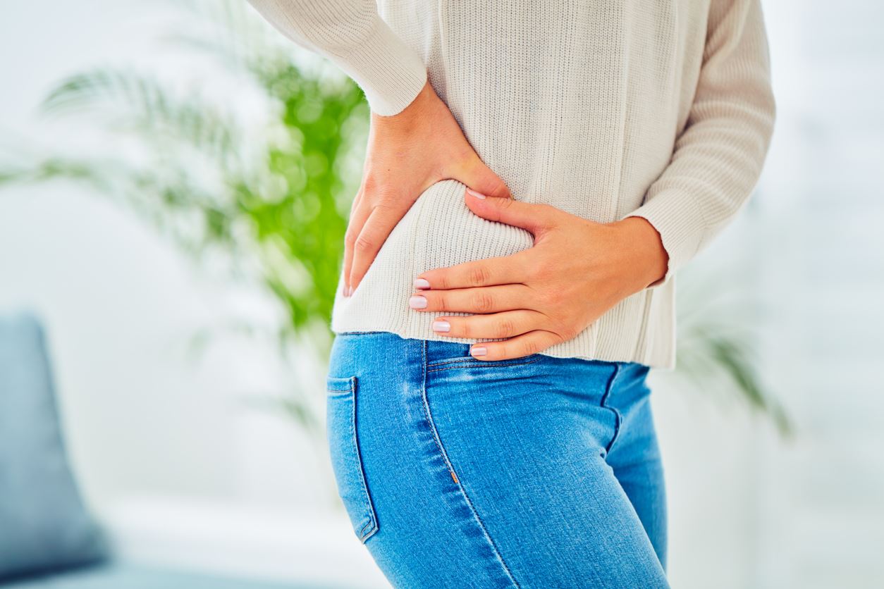 woman holding hip in pain