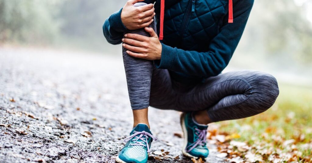 A runner kneeling due to knee joint pain